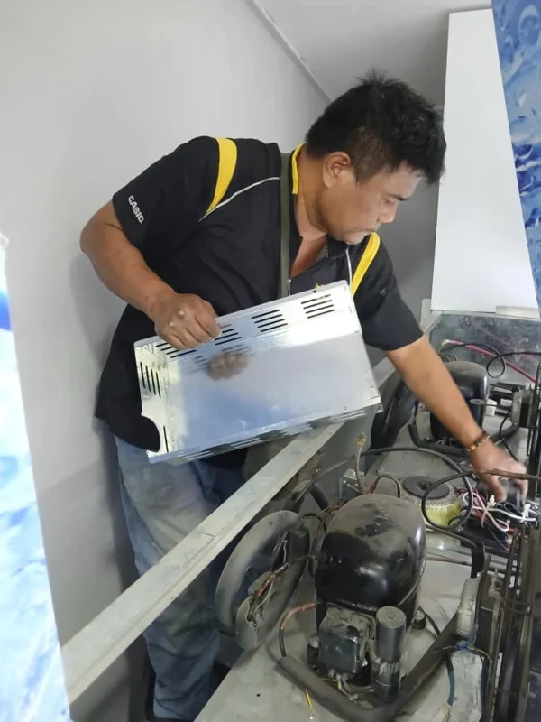 Solid Cool repairing commercial refrigeration system for businesses